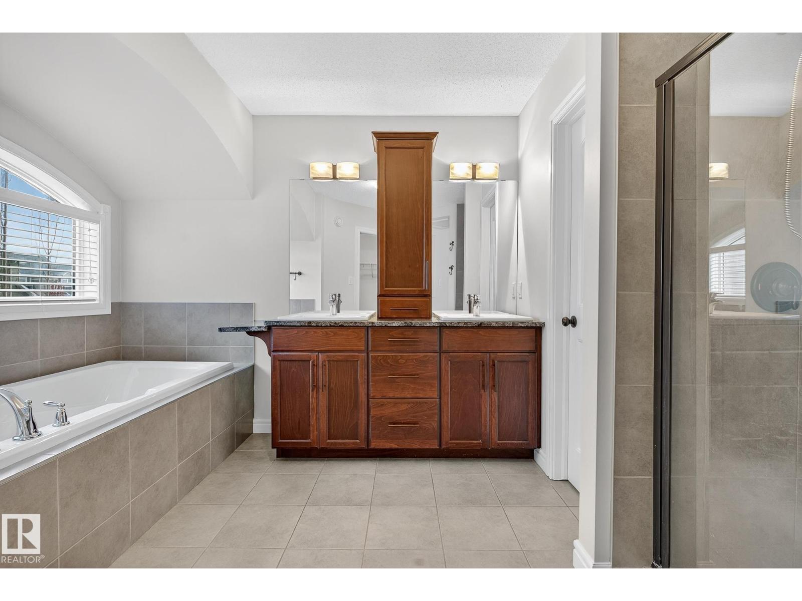 7915 18 Ave SW SW, Edmonton