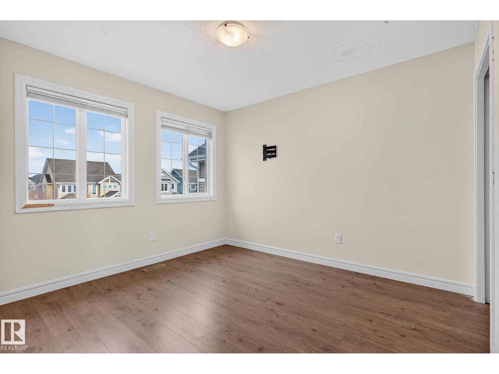 7915 18 Ave SW SW, Edmonton