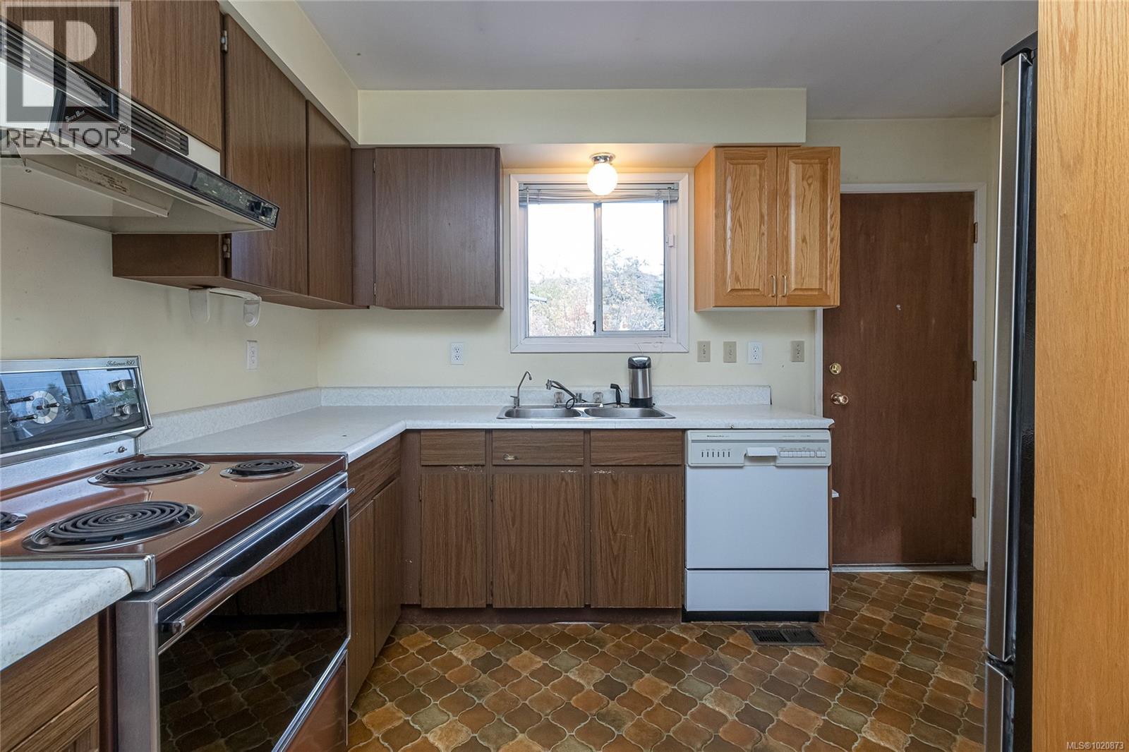 3931 Marjean Pl, Saanich