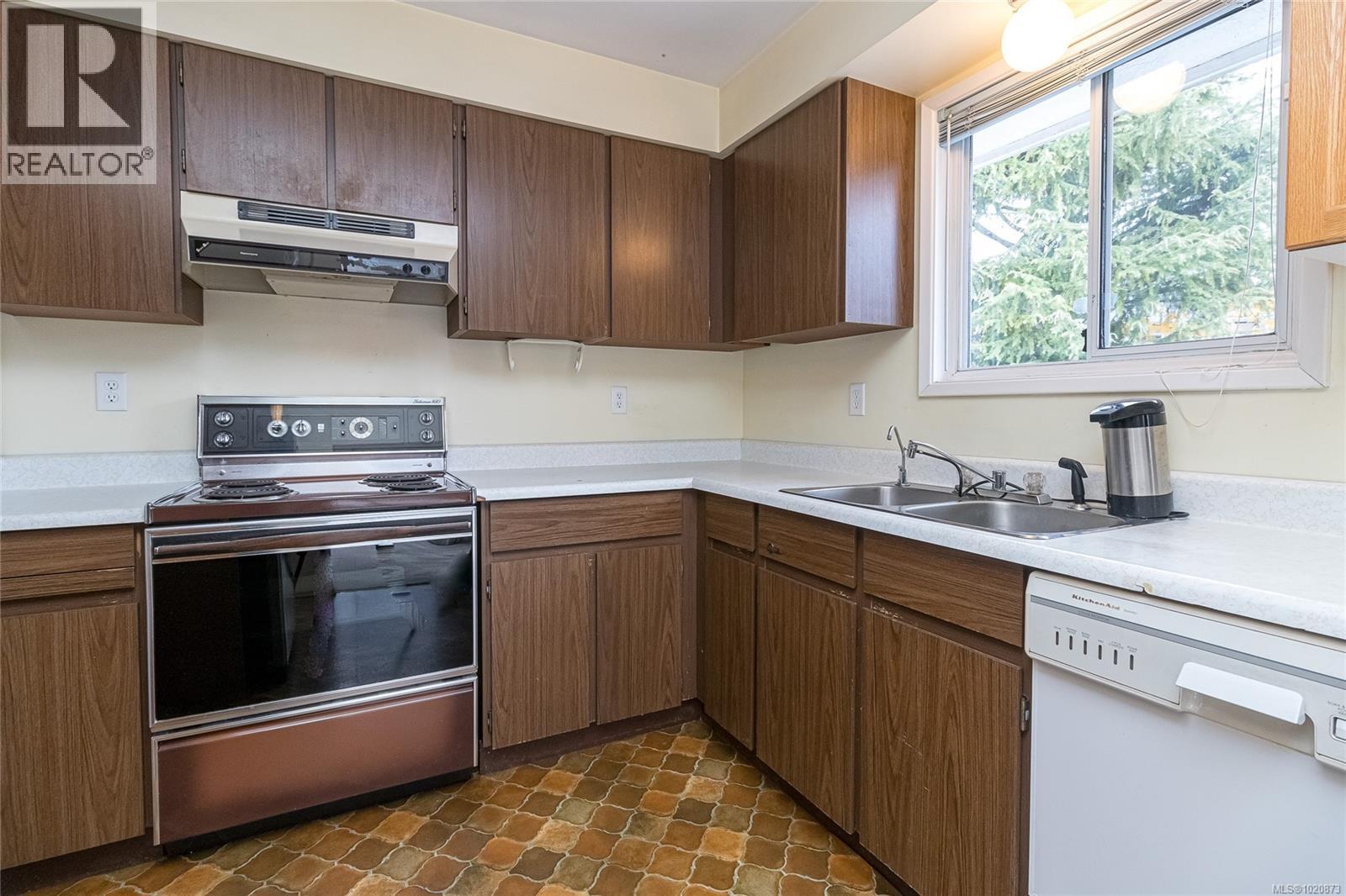 3931 Marjean Pl, Saanich