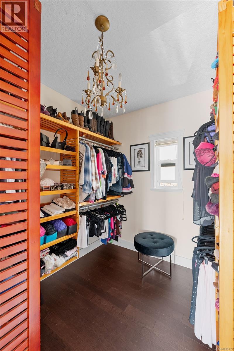 653 CAIRNDALE Rd, Colwood