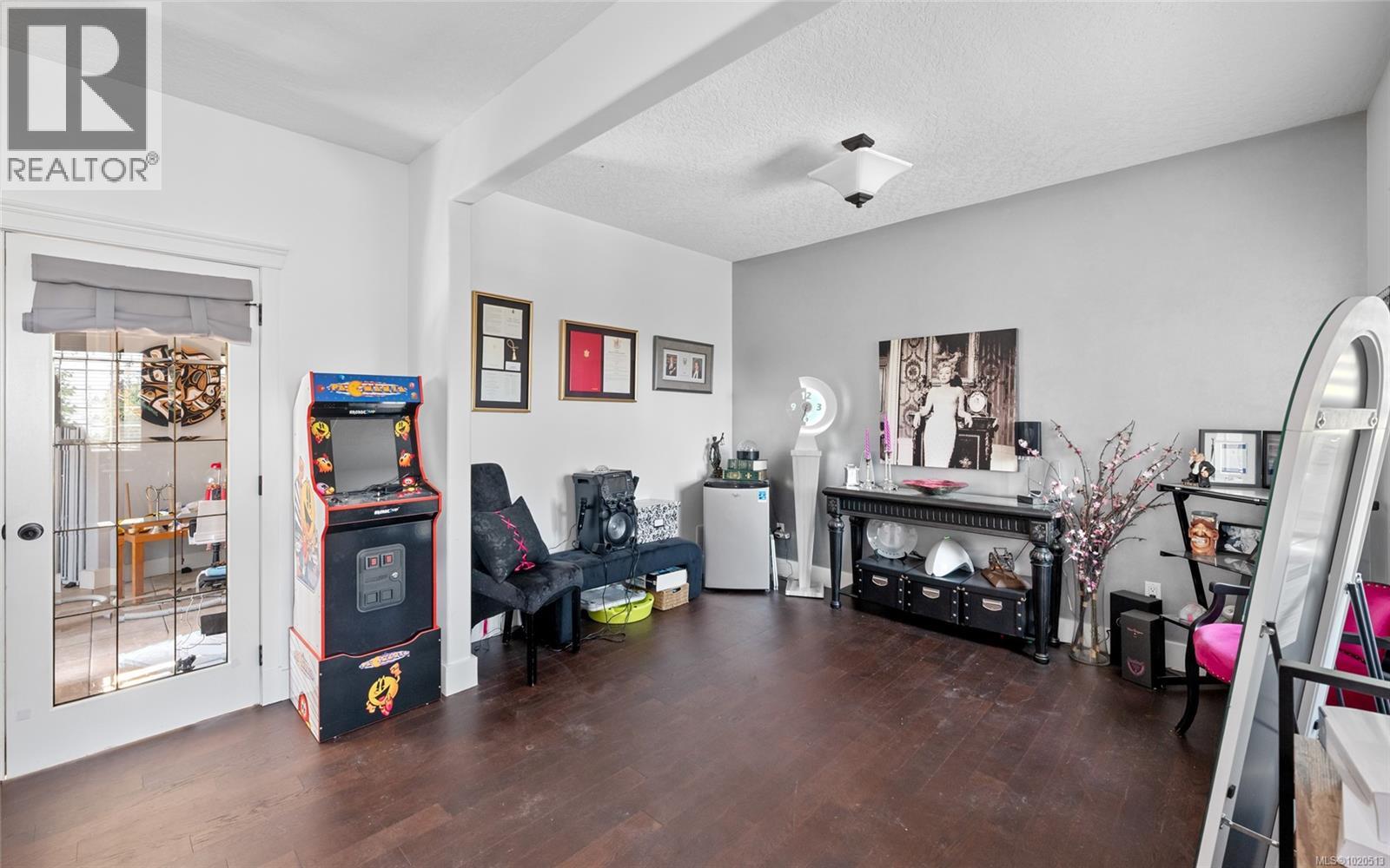 653 CAIRNDALE Rd, Colwood