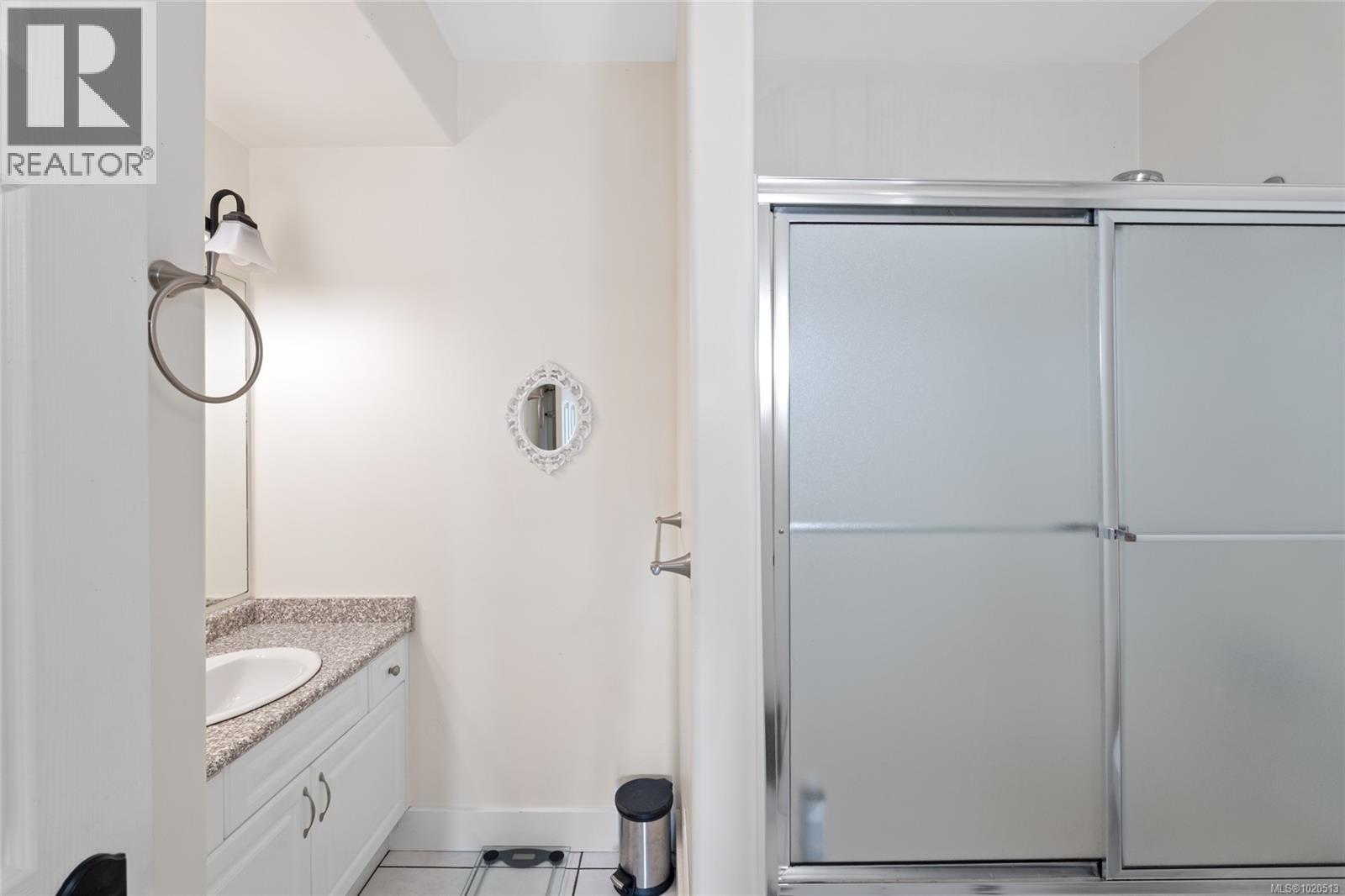 653 CAIRNDALE Rd, Colwood