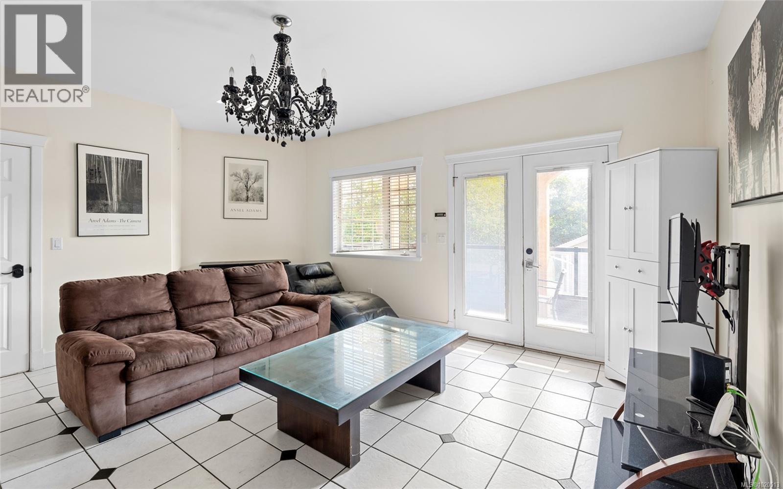 653 CAIRNDALE Rd, Colwood