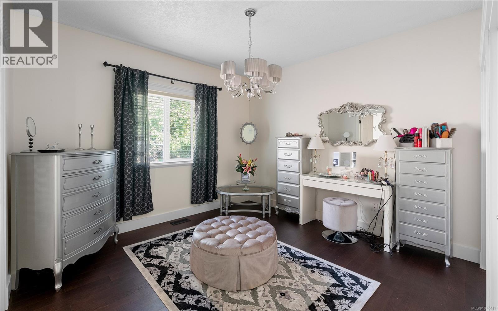 653 CAIRNDALE Rd, Colwood