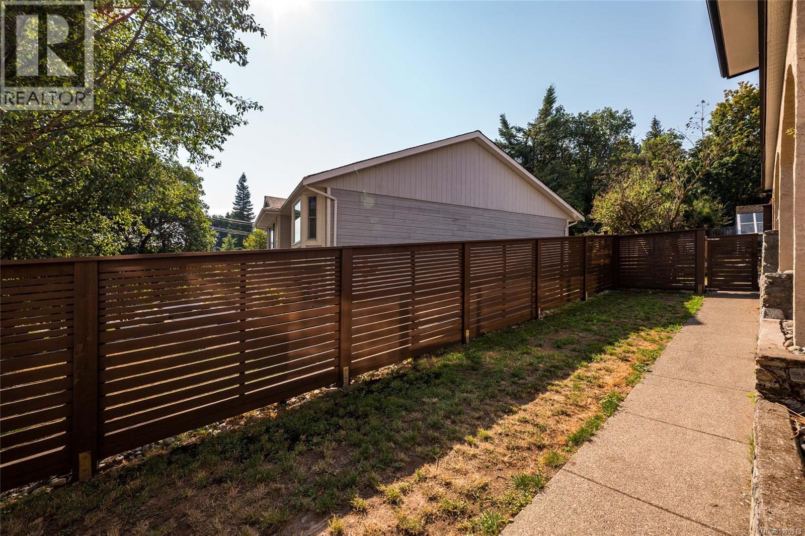 653 CAIRNDALE Rd, Colwood