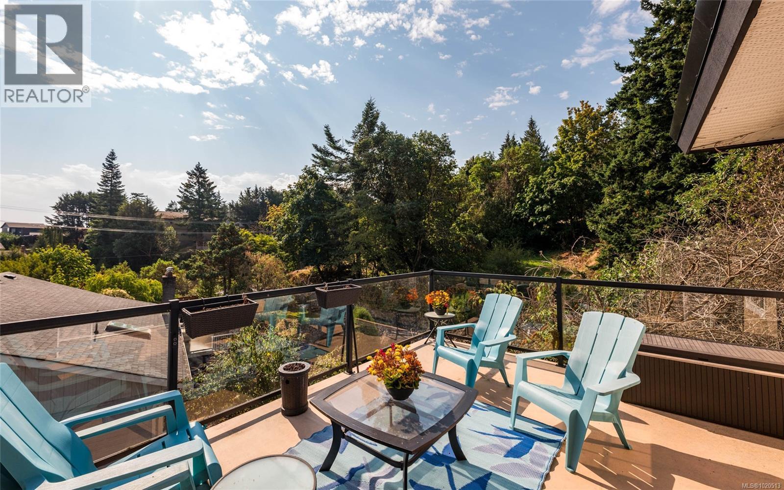 653 CAIRNDALE Rd, Colwood