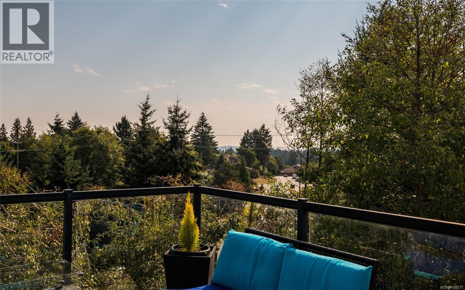 653 CAIRNDALE Rd, Colwood