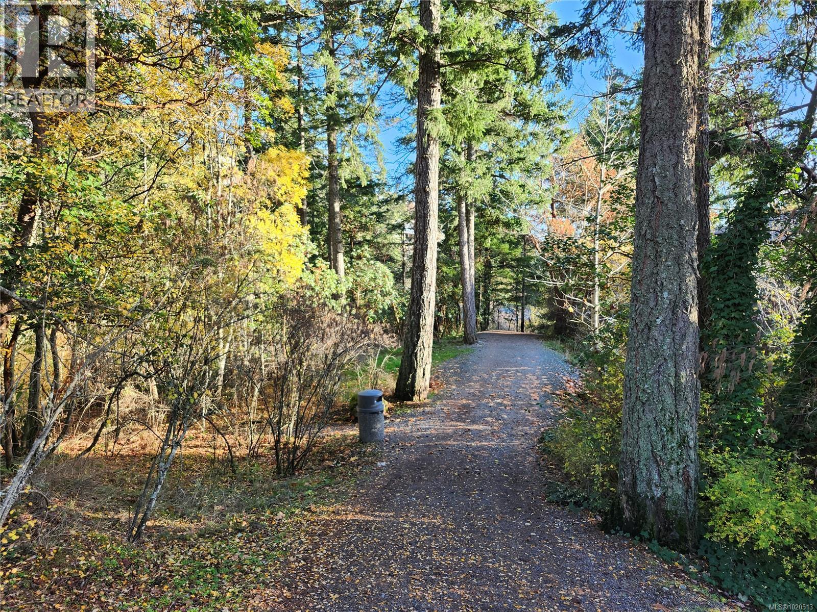 653 CAIRNDALE Rd, Colwood