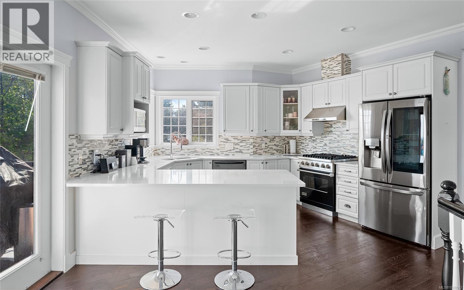 653 CAIRNDALE Rd, Colwood