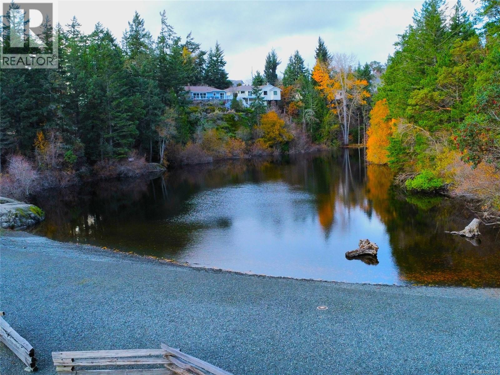 653 CAIRNDALE Rd, Colwood