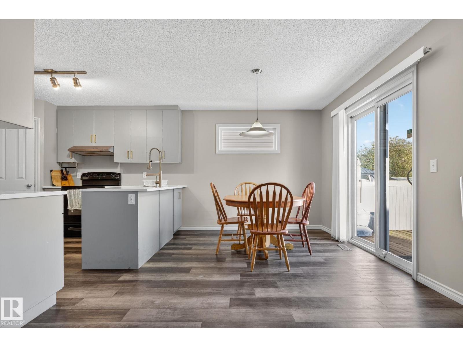 3811 McLean CL SW, Edmonton