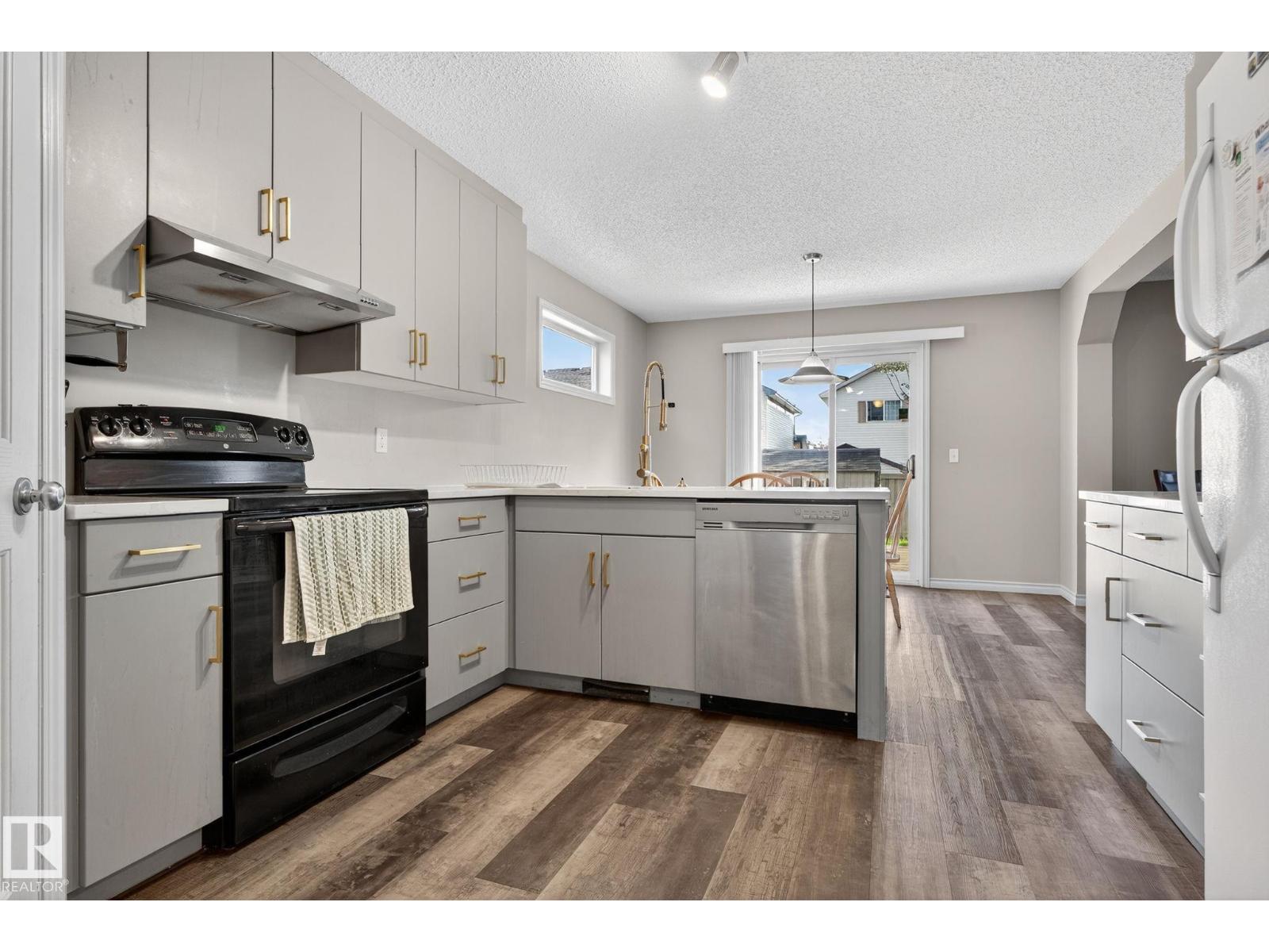 3811 McLean CL SW, Edmonton