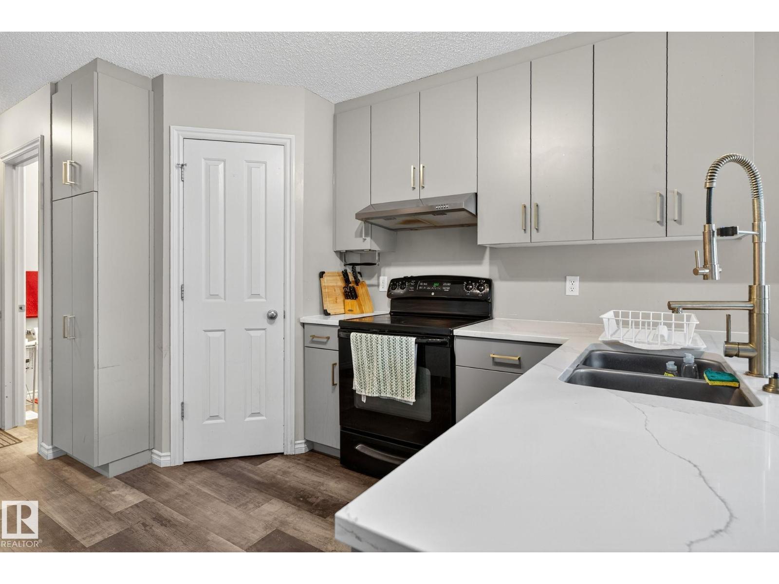 3811 McLean CL SW, Edmonton