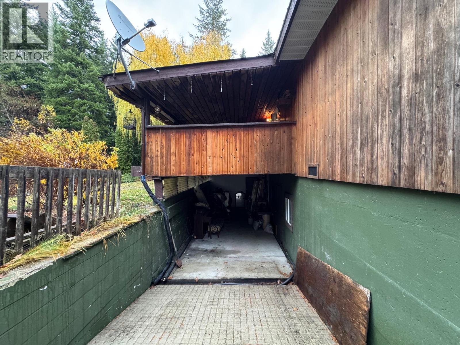 1059 Tappen Valley Road, Tappen