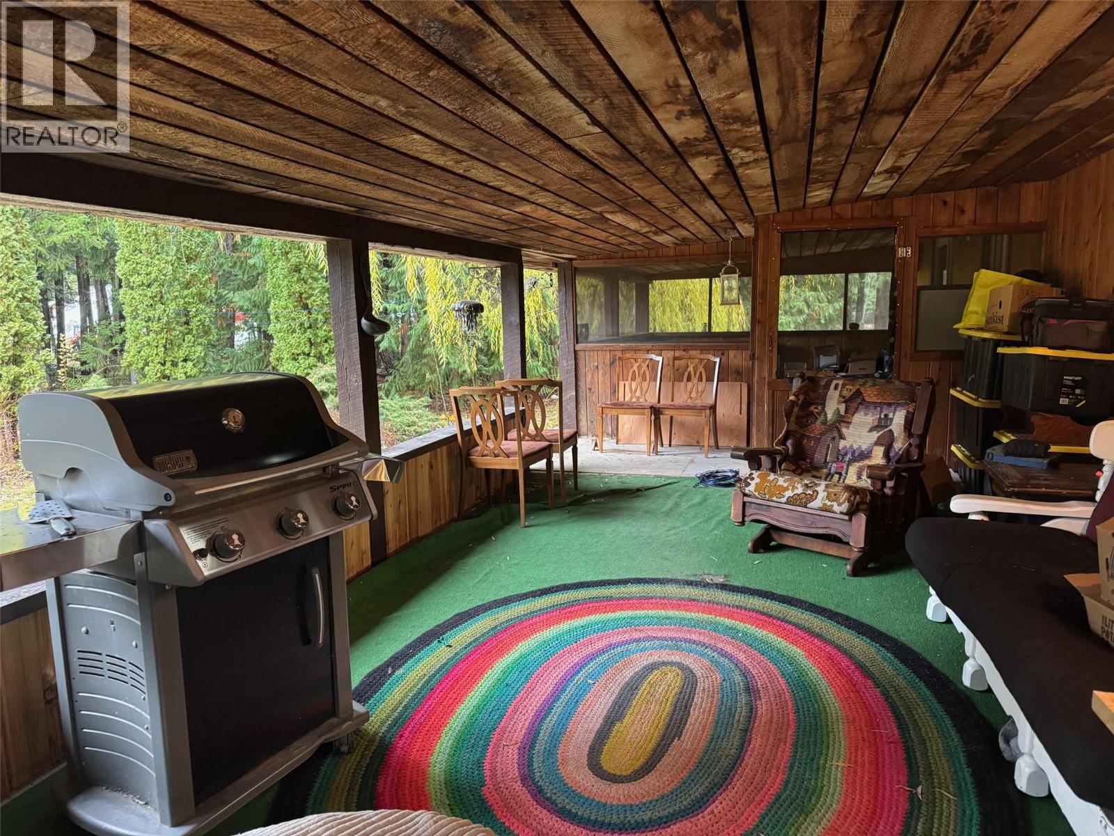 1059 Tappen Valley Road, Tappen