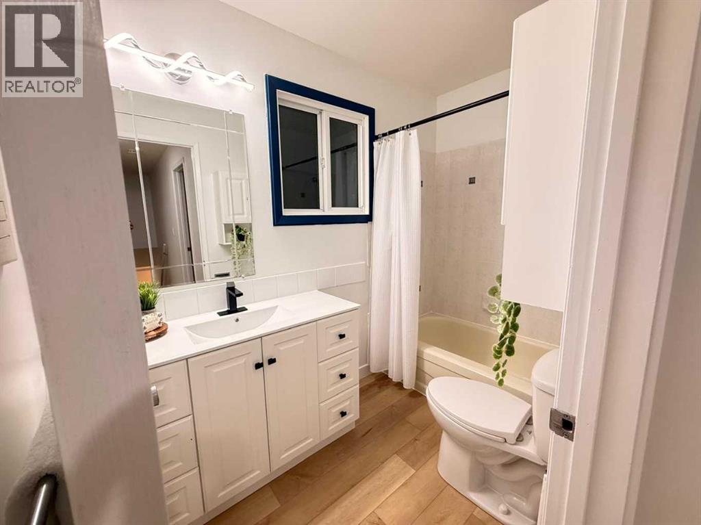 Single Family House for Sale in  dalhousie Drive NW Dalhousie Calgary 