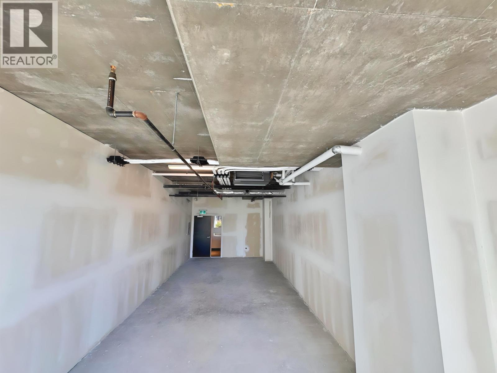 Office in Burnaby - Image 14