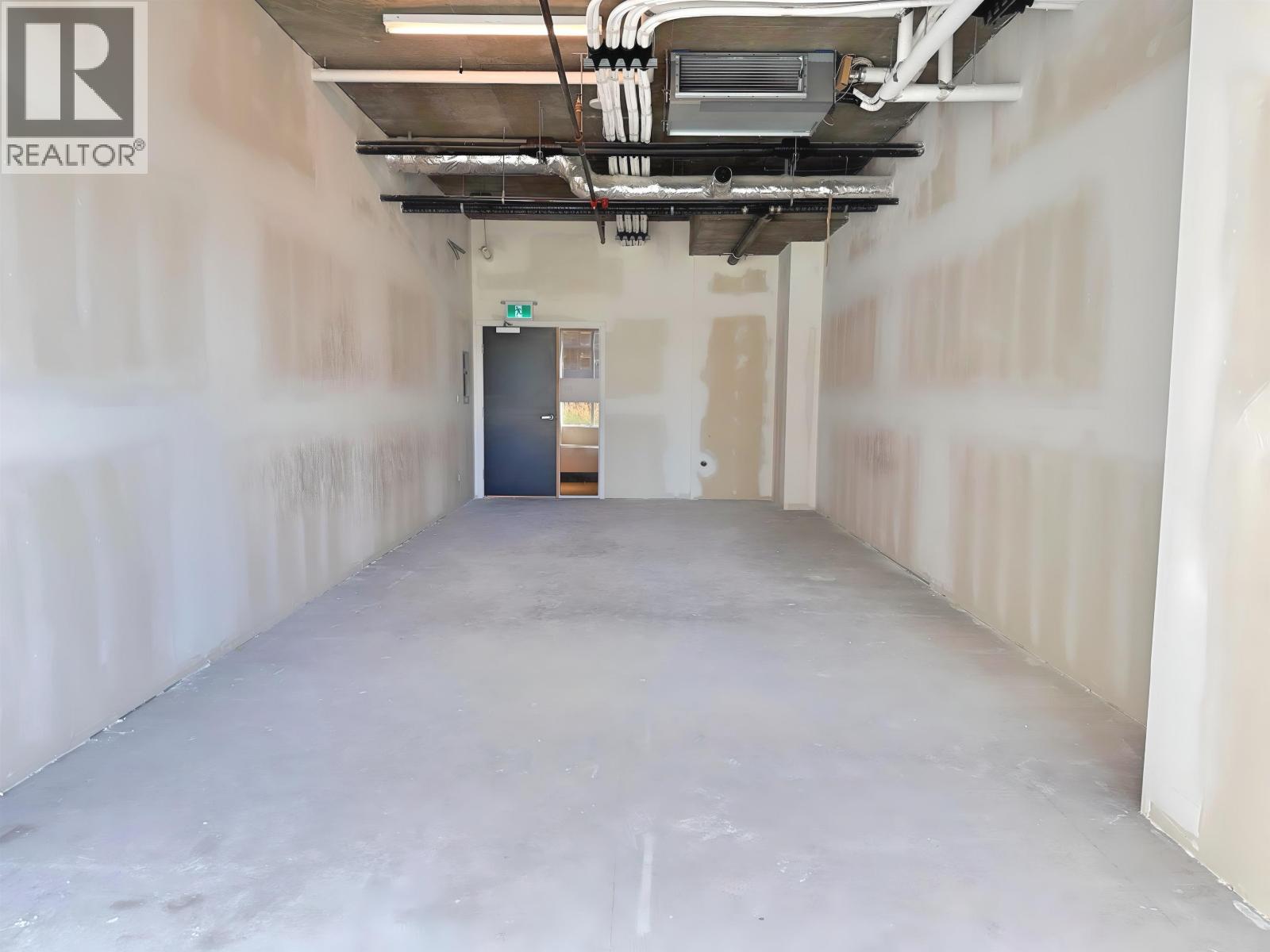 Office in Burnaby - Image 12