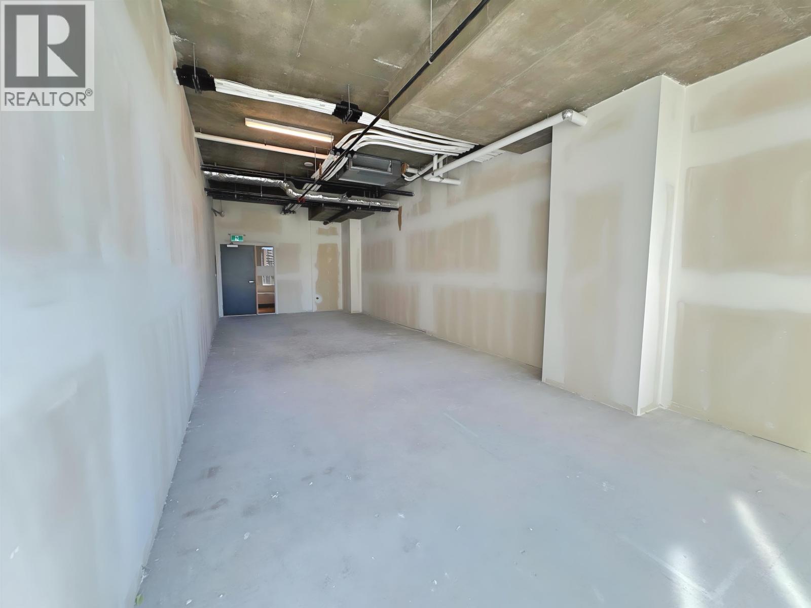 Office in Burnaby - Image 13