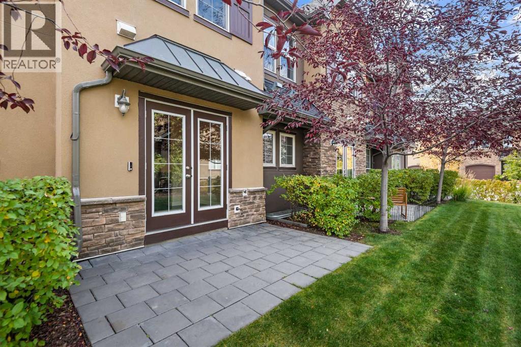 Single Family House for Sale in  quarry Villas SE Douglasdale/Glen Calgary 