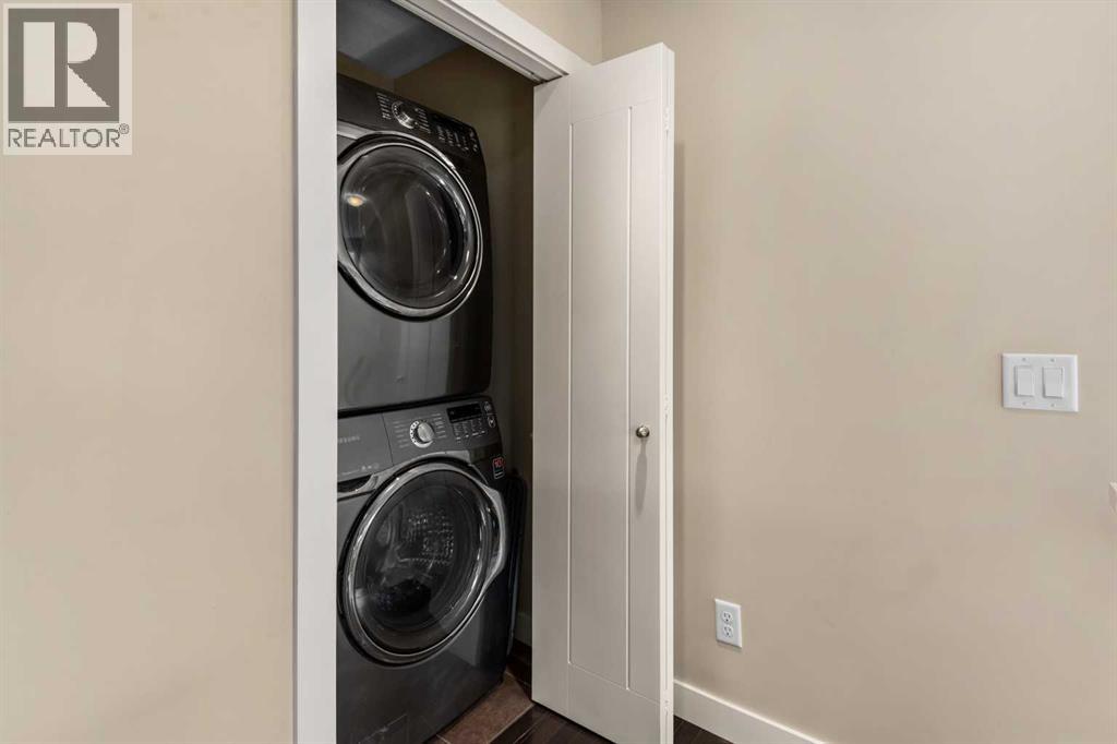 Single Family House for Sale in  quarry Villas SE Douglasdale/Glen Calgary 