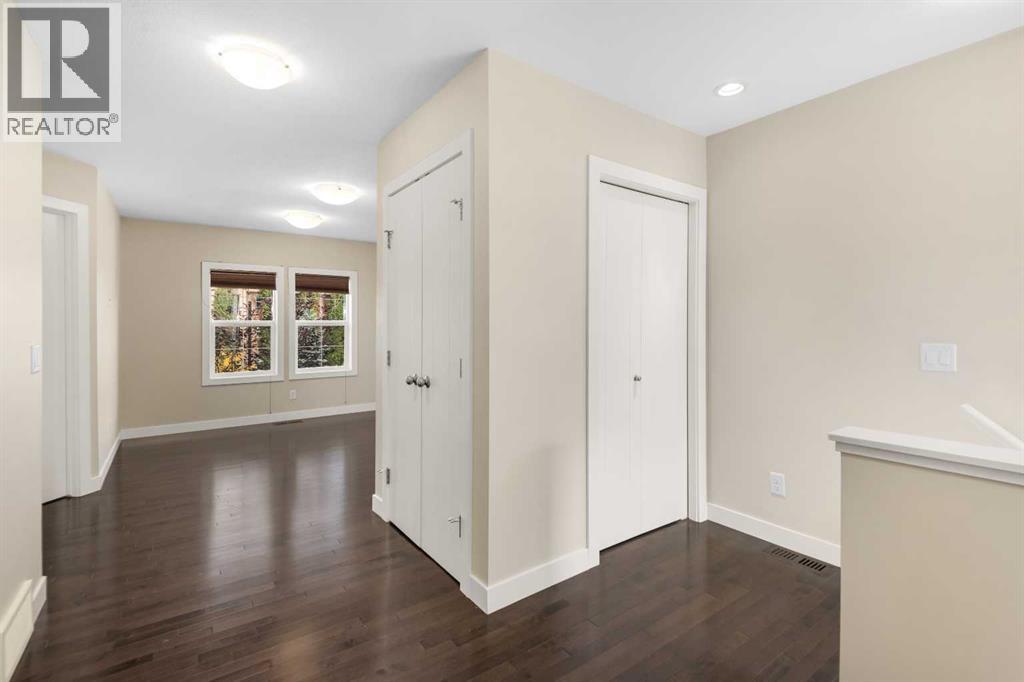 Single Family House for Sale in  quarry Villas SE Douglasdale/Glen Calgary 