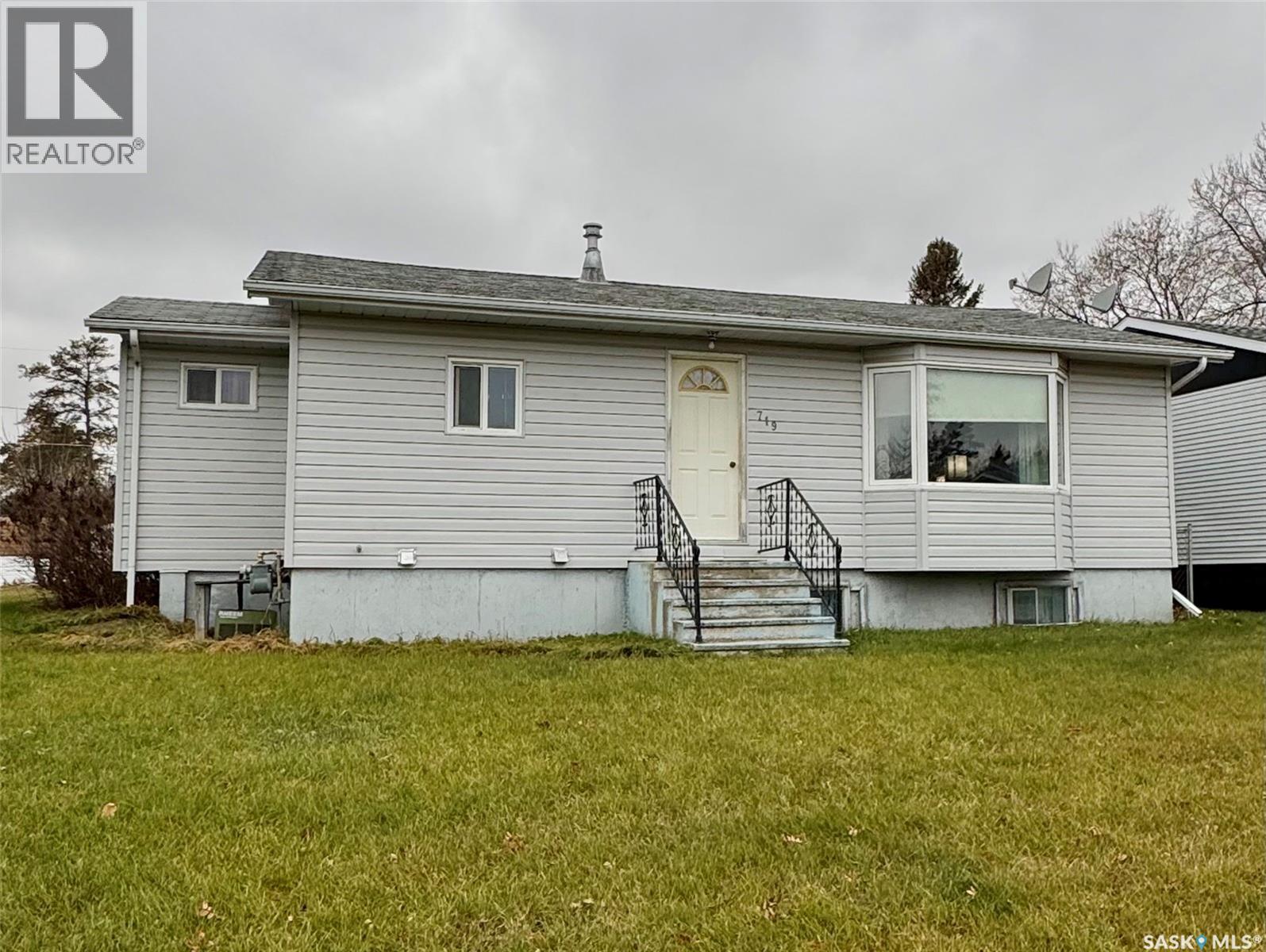719 Donald STREET - 1