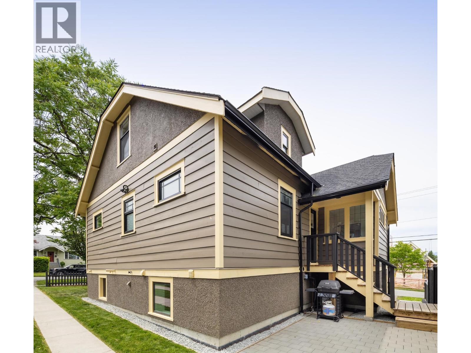 631 SECOND STREET, New Westminster