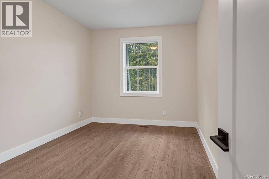 811 Stringer Way, Ladysmith