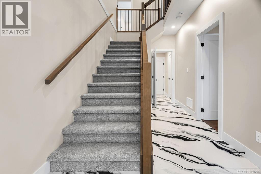 811 Stringer Way, Ladysmith