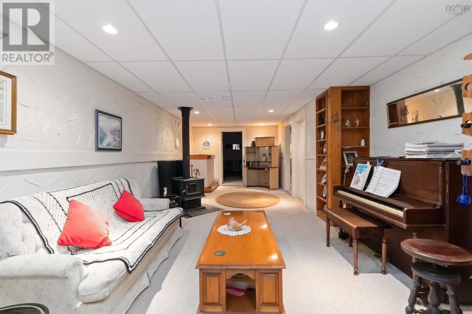 Property 33 of 50 of 14 BENNETT Avenue