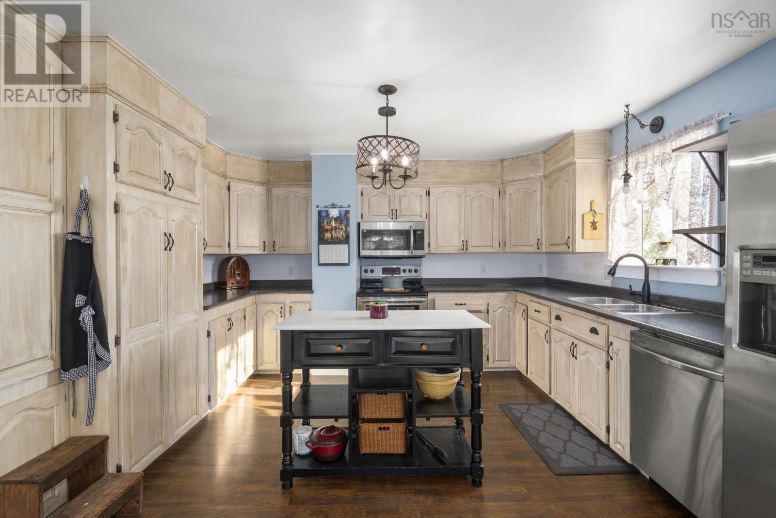 Property 36 of 38 of 25 Maple Avenue