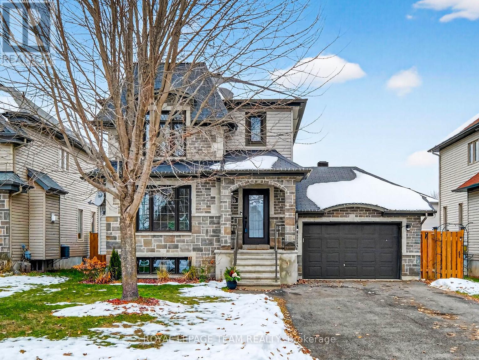 3 bedroom with brand new kitchen Oct 25