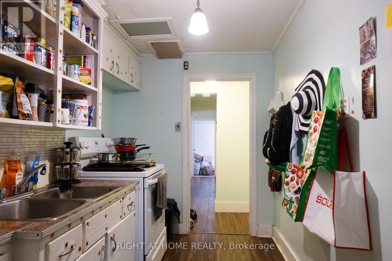 229 ELGIN STREET W - 16