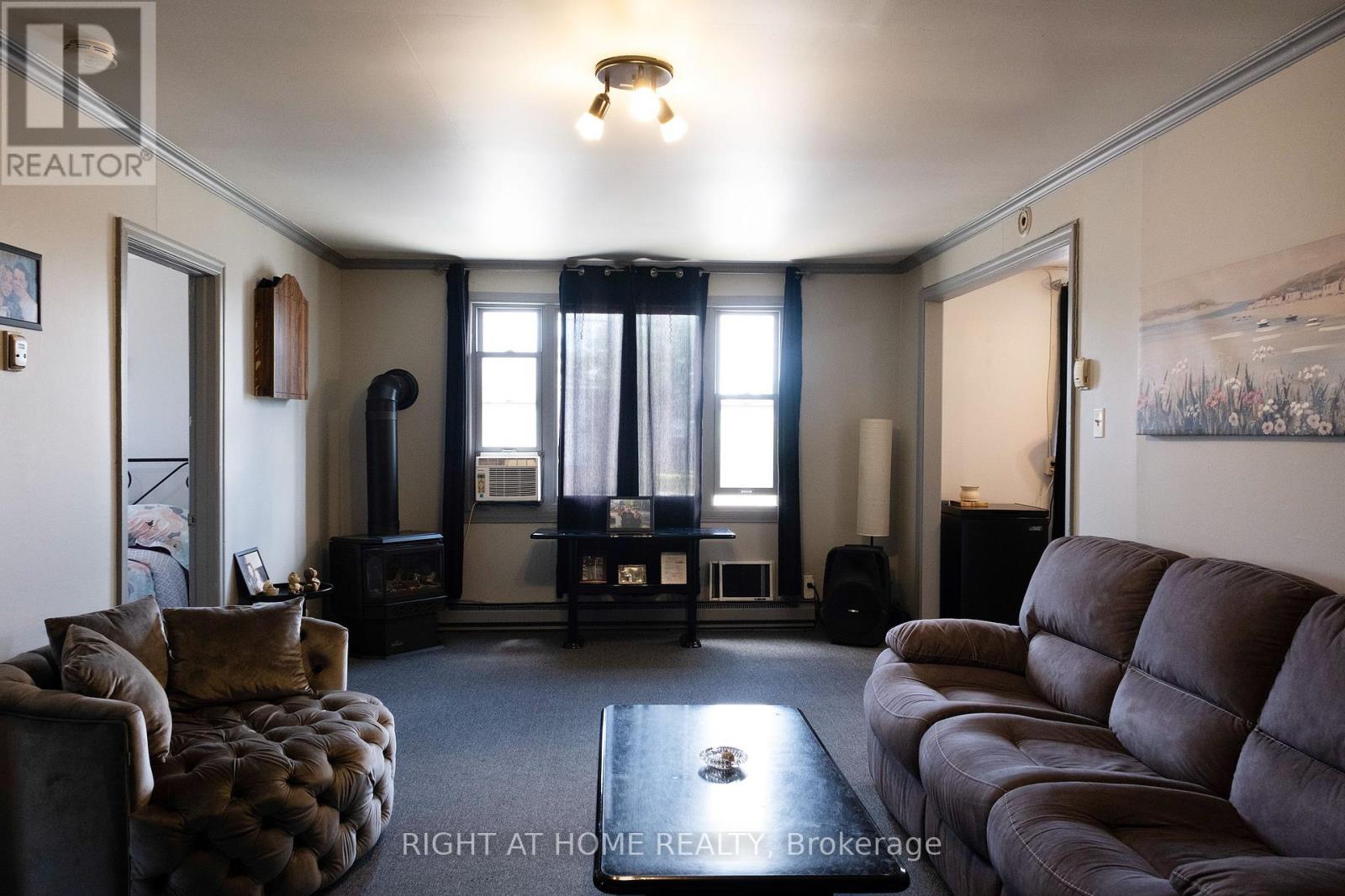 229 ELGIN STREET W - 2