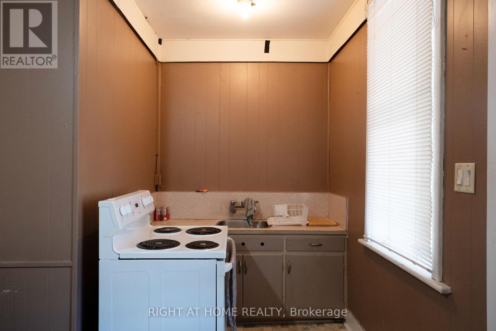 229 ELGIN STREET W - 26