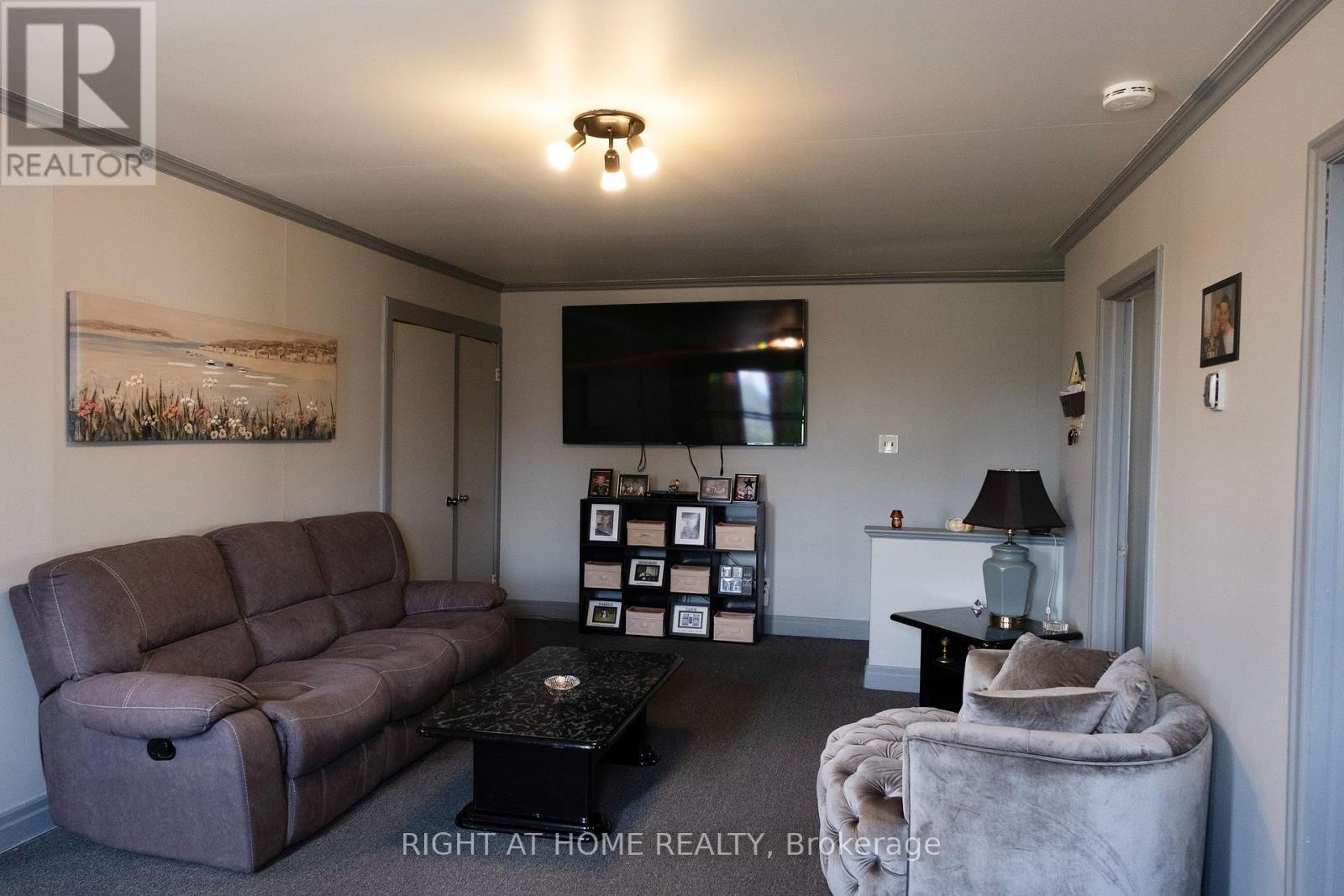 229 ELGIN STREET W - 3