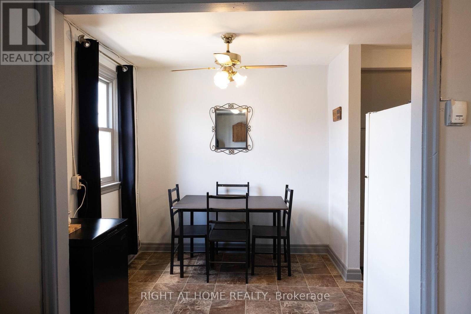 229 ELGIN STREET W - 4