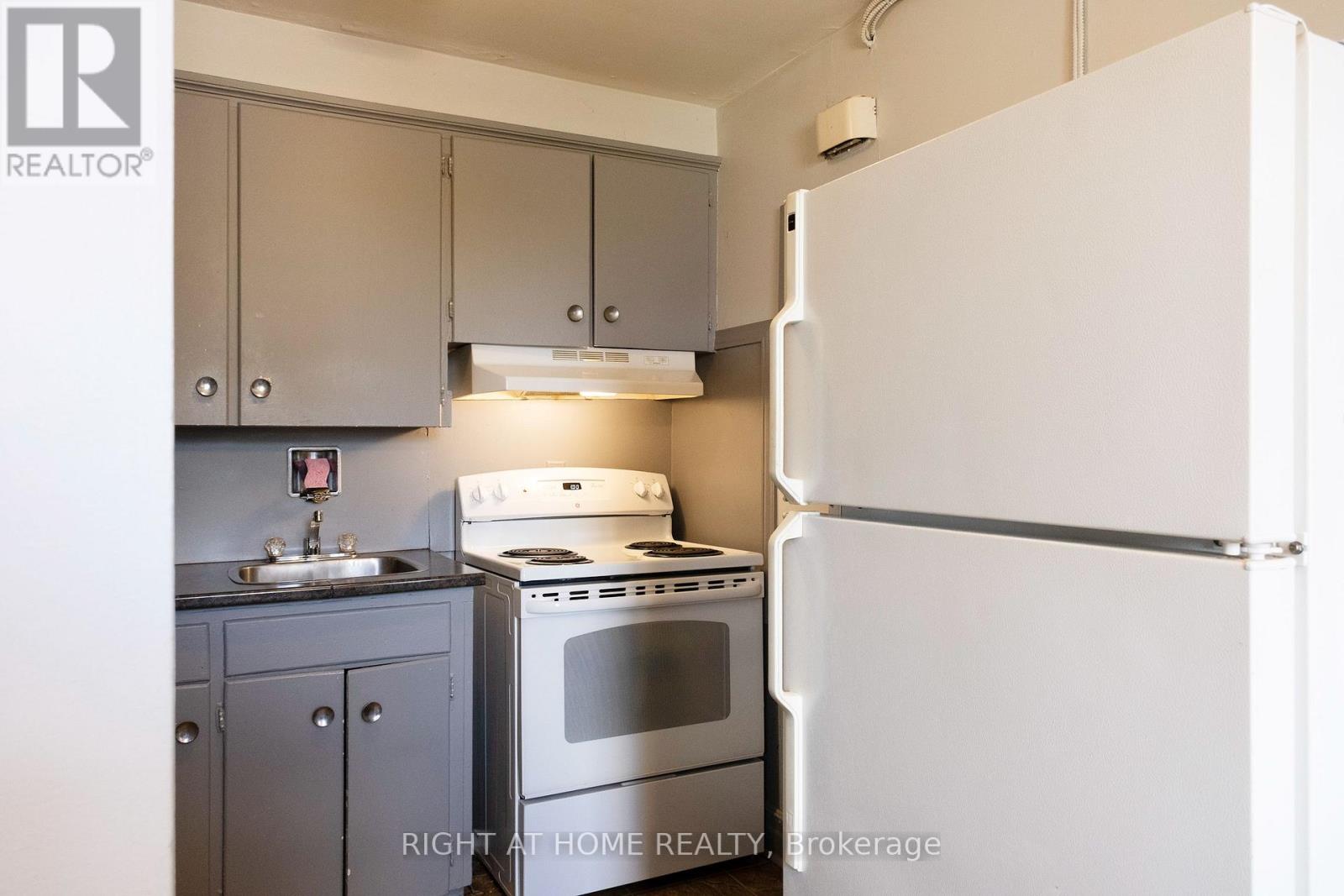 229 ELGIN STREET W - 6