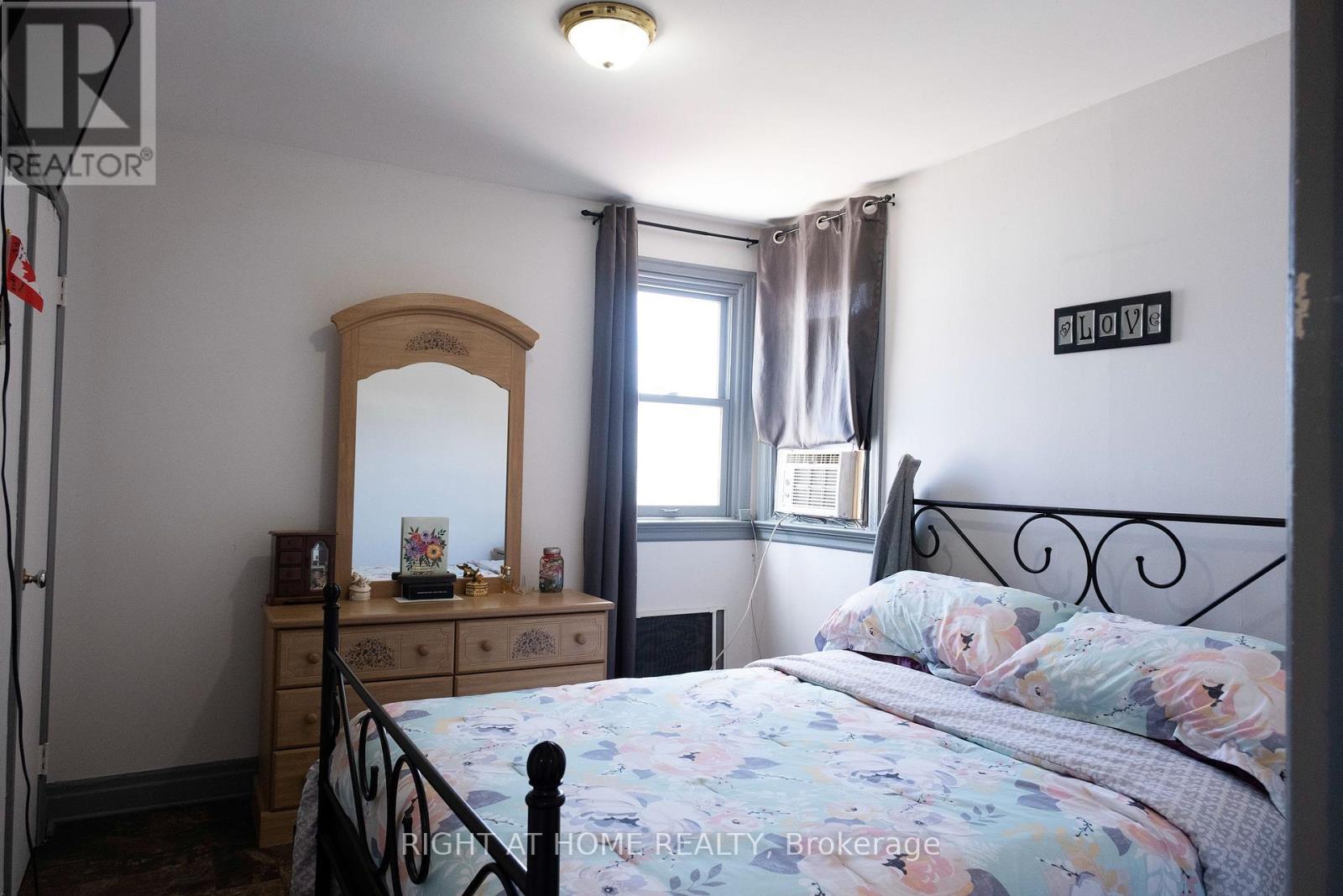 229 ELGIN STREET W - 7