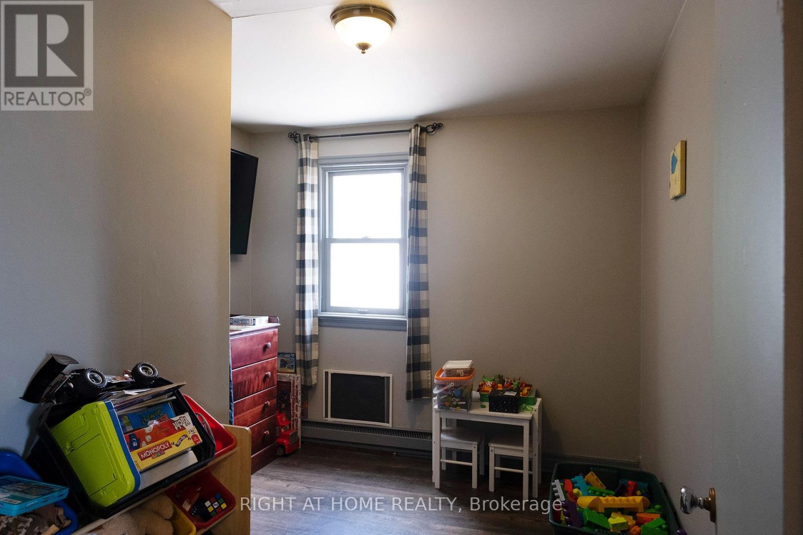 229 ELGIN STREET W - 8