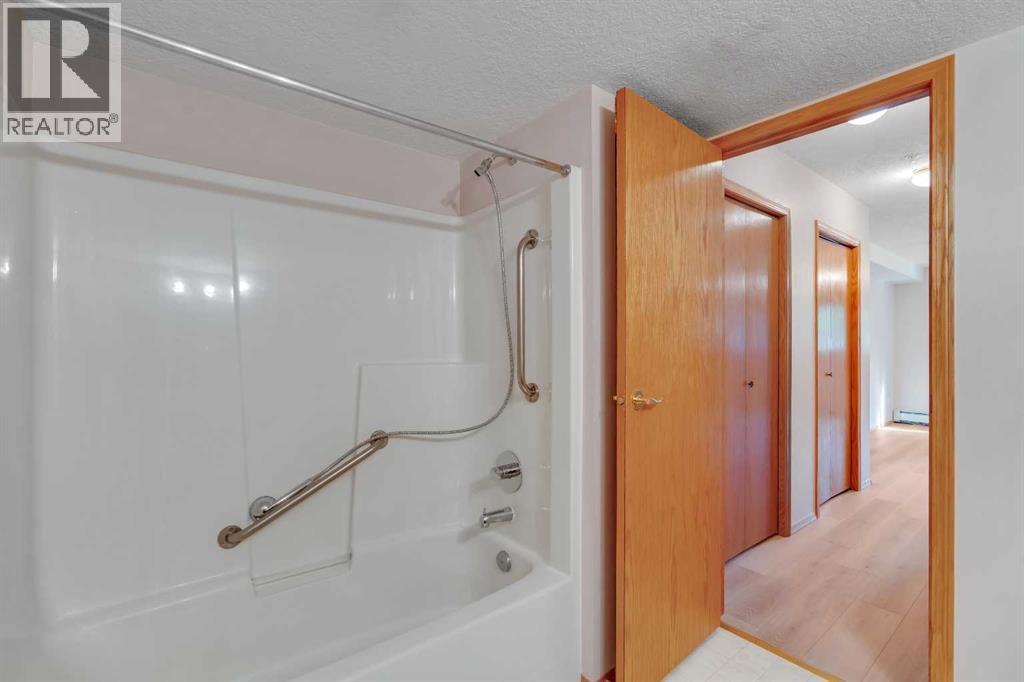 Single Family House for Sale in   Sierra Morena Boulevard SW Signal Hill Calgary 