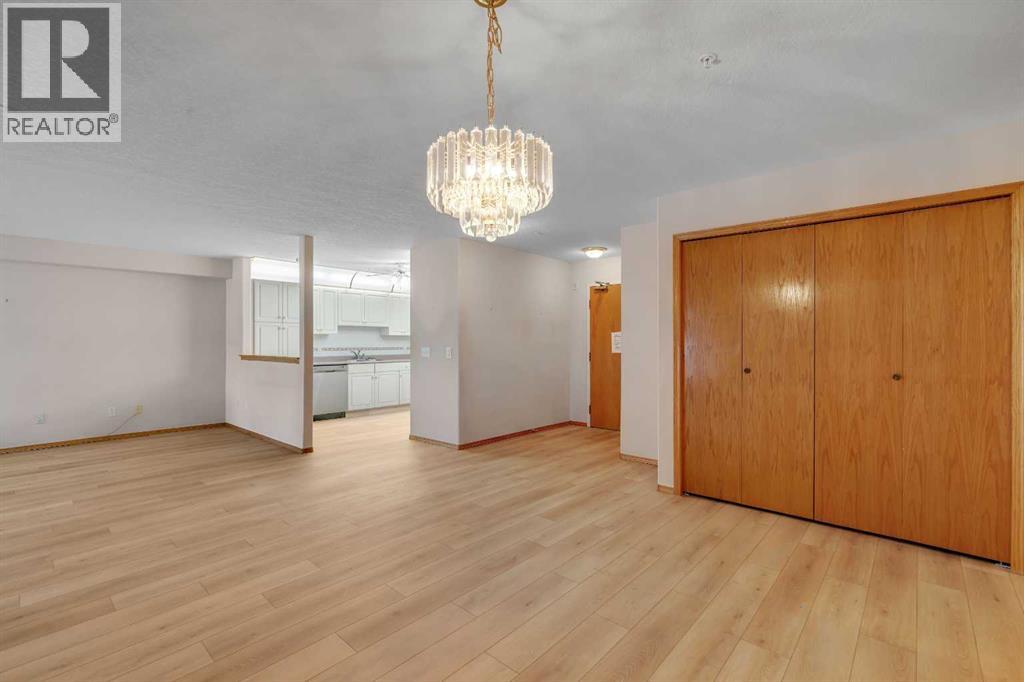 Single Family House for Sale in   Sierra Morena Boulevard SW Signal Hill Calgary 