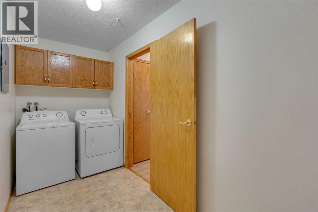 Single Family House for Sale in   Sierra Morena Boulevard SW Signal Hill Calgary 