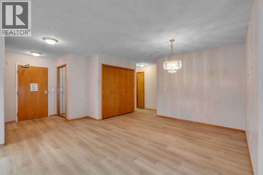 Single Family House for Sale in   Sierra Morena Boulevard SW Signal Hill Calgary 