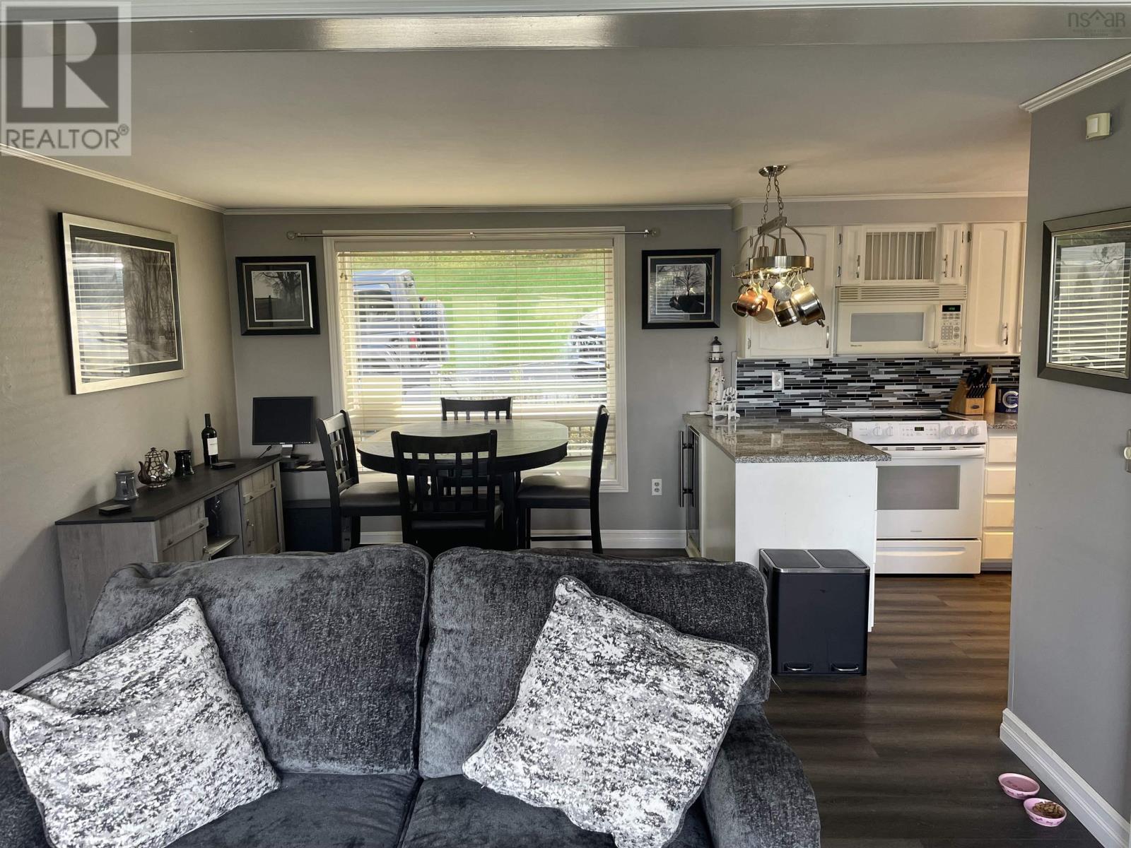 Property 16 of 30 of 3836 105 Highway