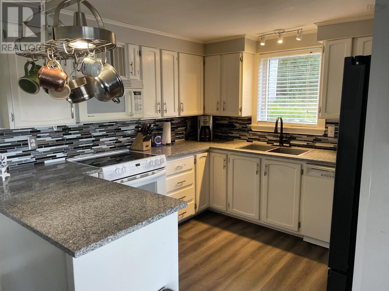 Property 17 of 30 of 3836 105 Highway