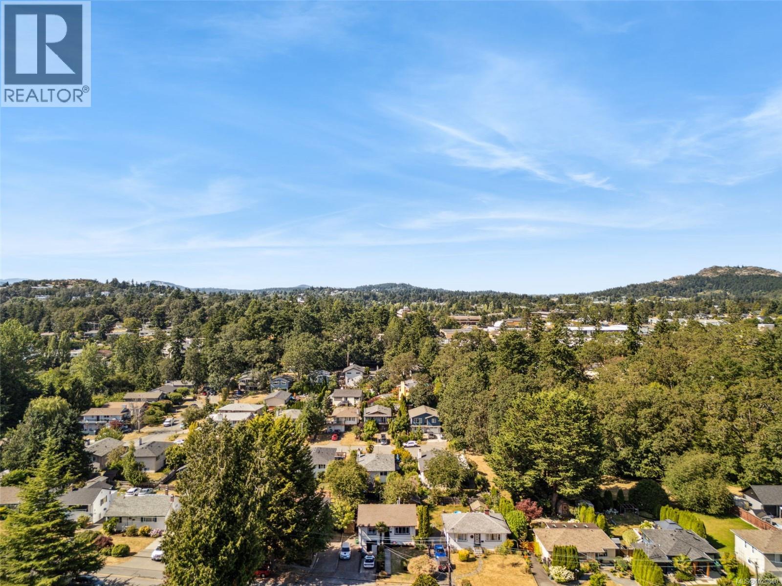 1042 Lodge Ave, Saanich