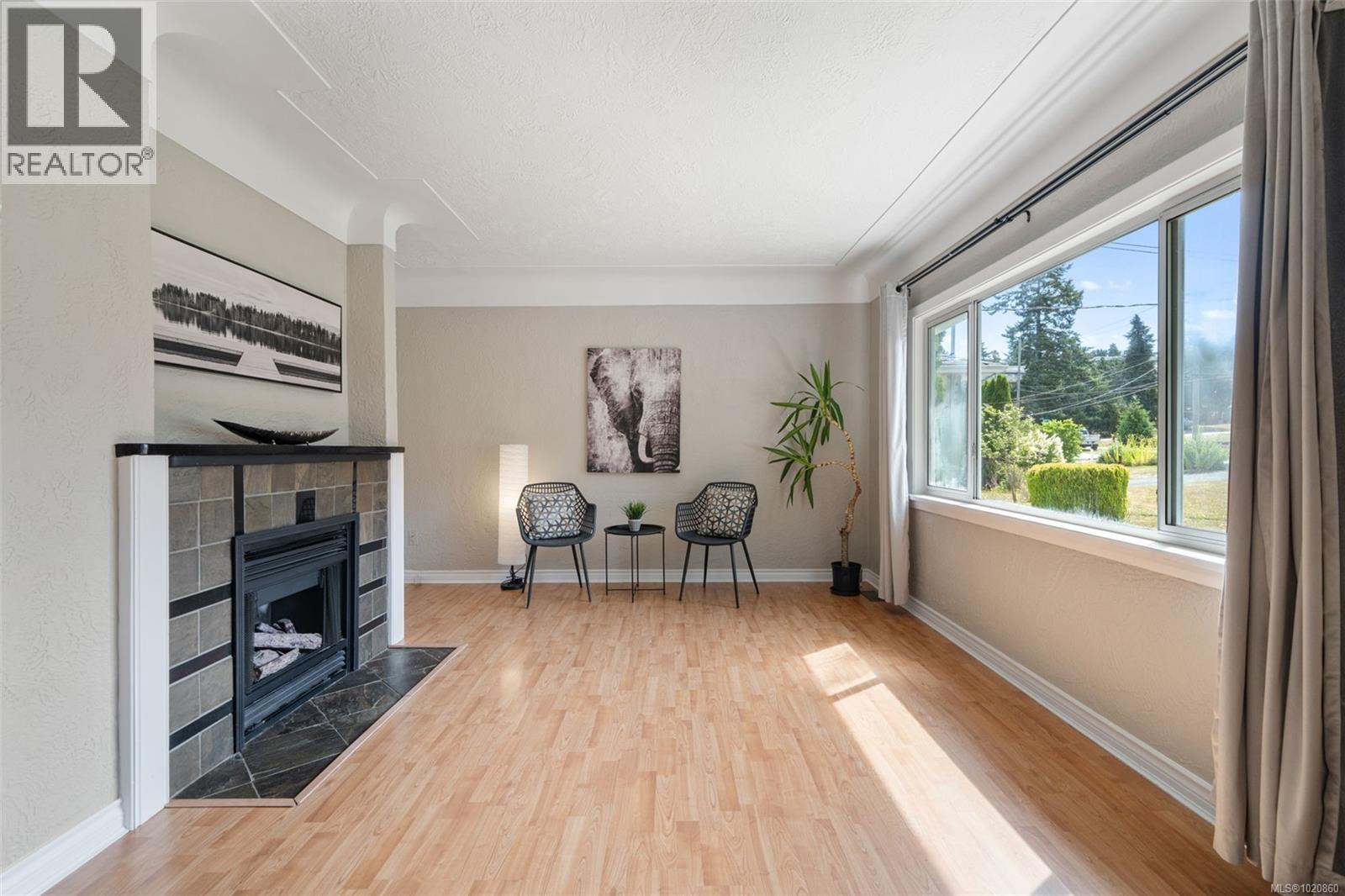 1042 Lodge Ave, Saanich